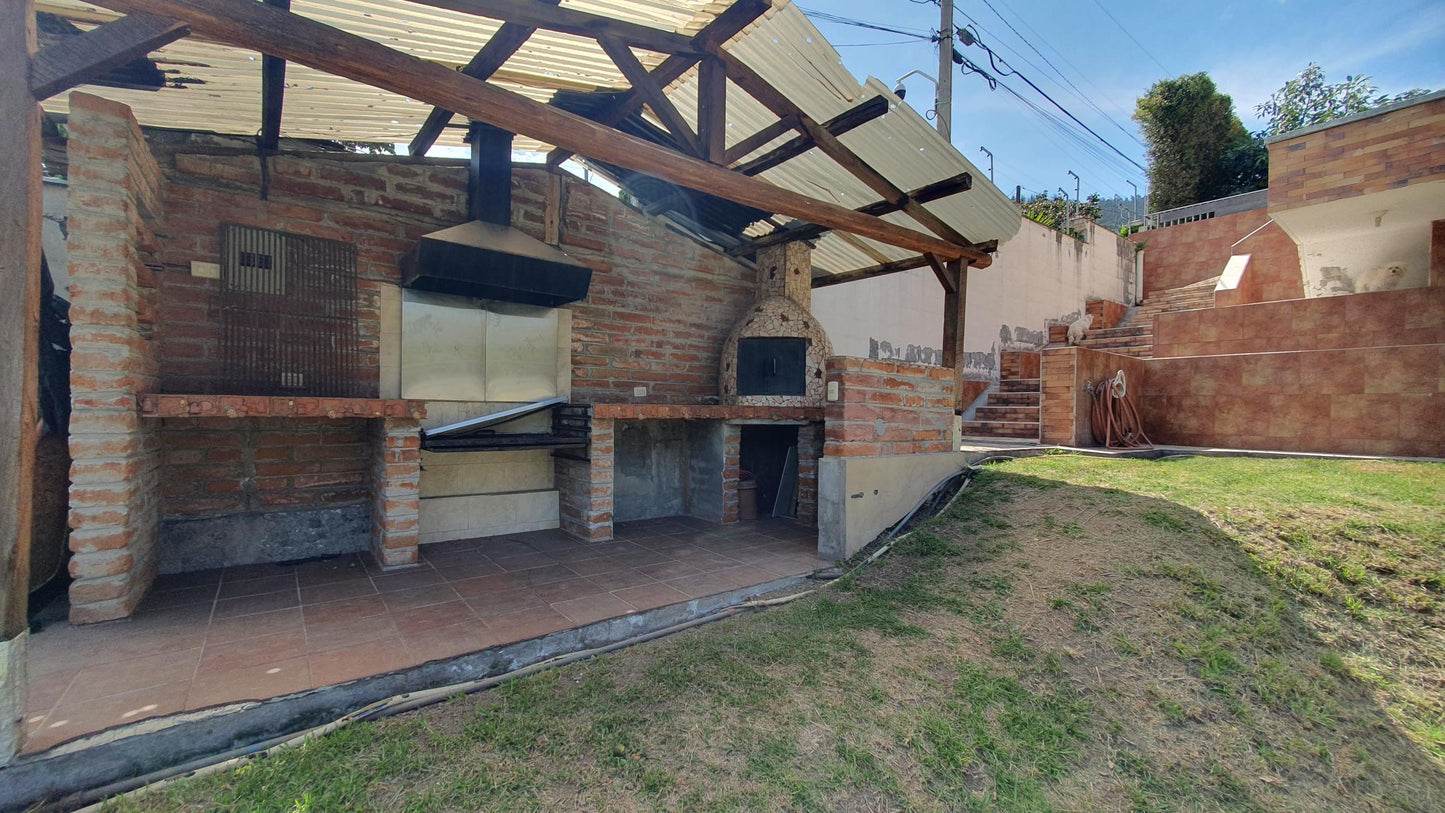 SE VENDE CASA DENTRO DE CONJUNTO EN NAYON - SECTOR SAN VICENTE TANDA