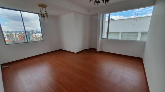 Se Vende Departamento Sector Av Colon y Av 10 de Agosto