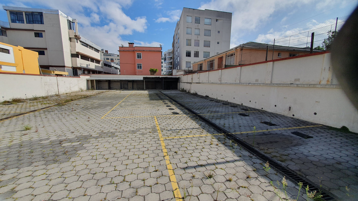 SE VENDE TERRENO SECTOR HOSPITAL BACA ORTIZ, A UNA CUADRA DE LA AV. 6 DE DICIEMBRE.