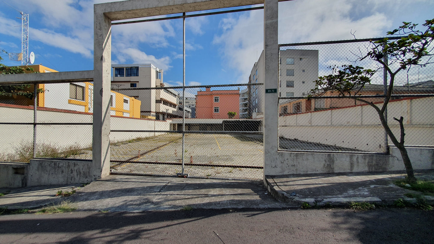 SE VENDE TERRENO SECTOR HOSPITAL BACA ORTIZ, A UNA CUADRA DE LA AV. 6 DE DICIEMBRE.