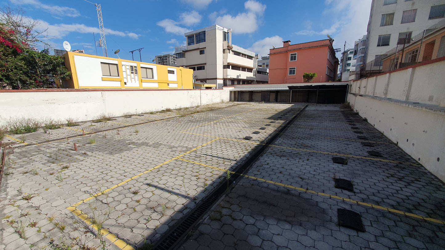 SE VENDE TERRENO SECTOR HOSPITAL BACA ORTIZ, A UNA CUADRA DE LA AV. 6 DE DICIEMBRE.