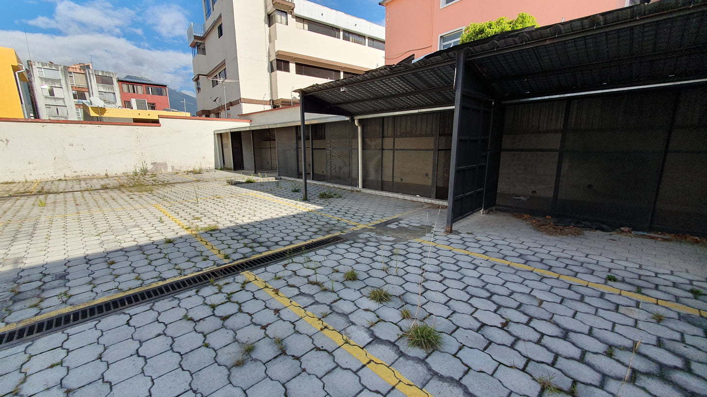 SE VENDE TERRENO SECTOR HOSPITAL BACA ORTIZ, A UNA CUADRA DE LA AV. 6 DE DICIEMBRE.