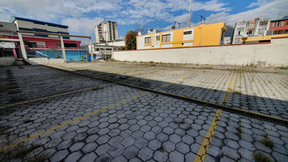SE VENDE TERRENO SECTOR HOSPITAL BACA ORTIZ, A UNA CUADRA DE LA AV. 6 DE DICIEMBRE.
