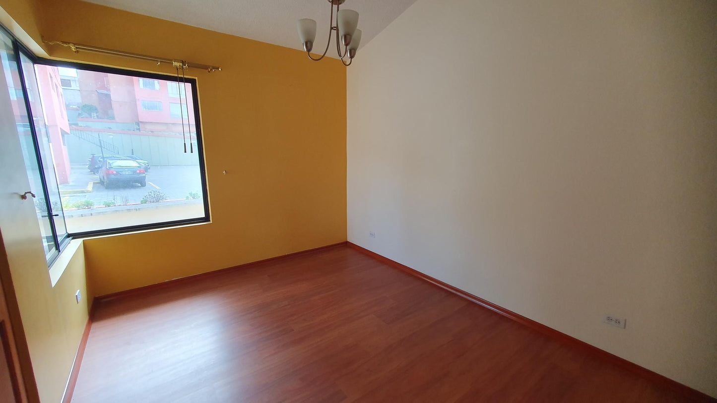 SE VENDE DUPLEX SECTOR COTOCOLLAO - CERCA DE LA REAL AUDIENCIA.