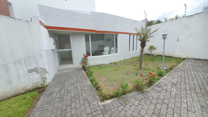 SE VENDE CASA DENTRO DE CONJUNTO EN EL CONDADO SECTOR MENA DEL HIERRO.