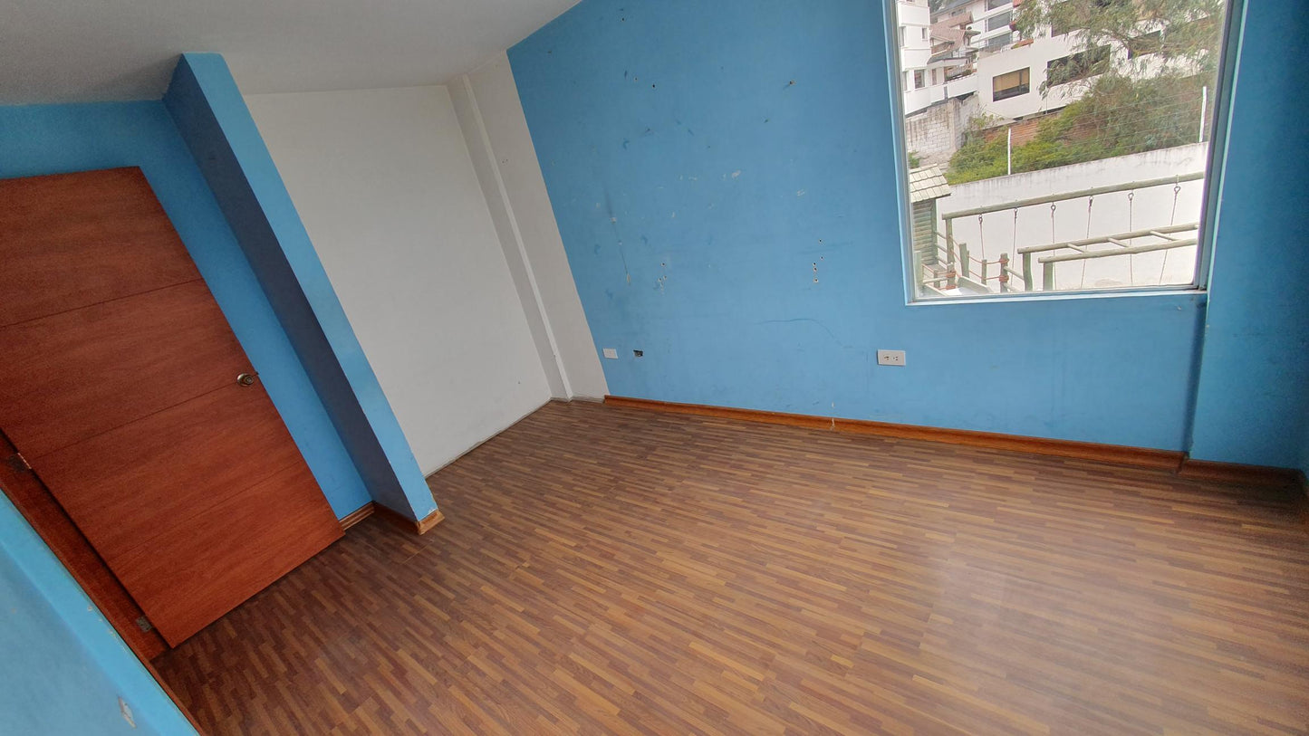 SE VENDE CASA DENTRO DE CONJUNTO EN EL CONDADO SECTOR MENA DEL HIERRO.