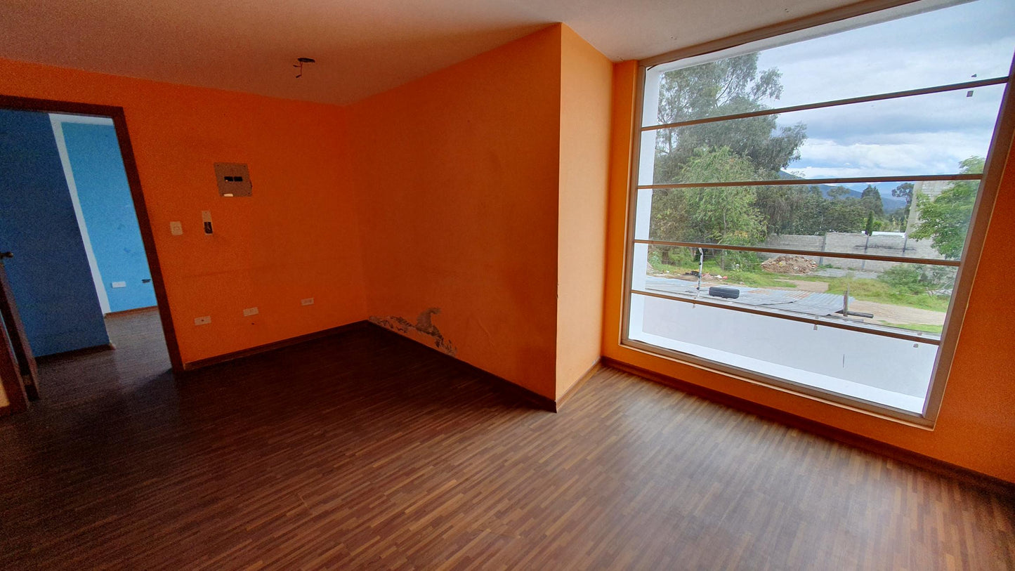 SE VENDE CASA DENTRO DE CONJUNTO EN EL CONDADO SECTOR MENA DEL HIERRO.