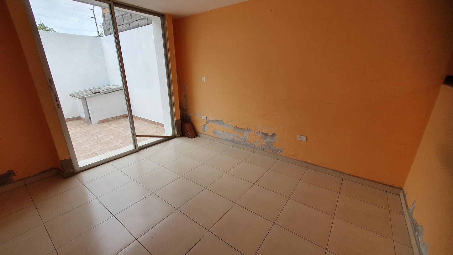 SE VENDE CASA DENTRO DE CONJUNTO EN EL CONDADO SECTOR MENA DEL HIERRO.