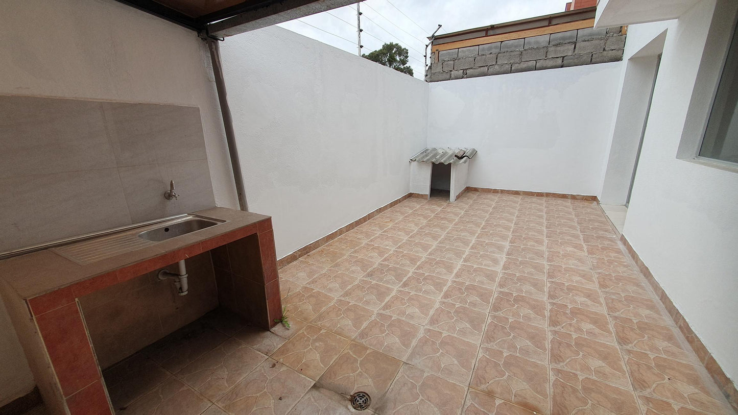 SE VENDE CASA DENTRO DE CONJUNTO EN EL CONDADO SECTOR MENA DEL HIERRO.