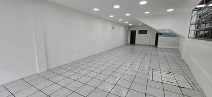 SE ARRIENDA LOCAL COMERCIAL SECTOR AV. MARISCAL SUCRE Y DE LOS CONQUISTADORES.