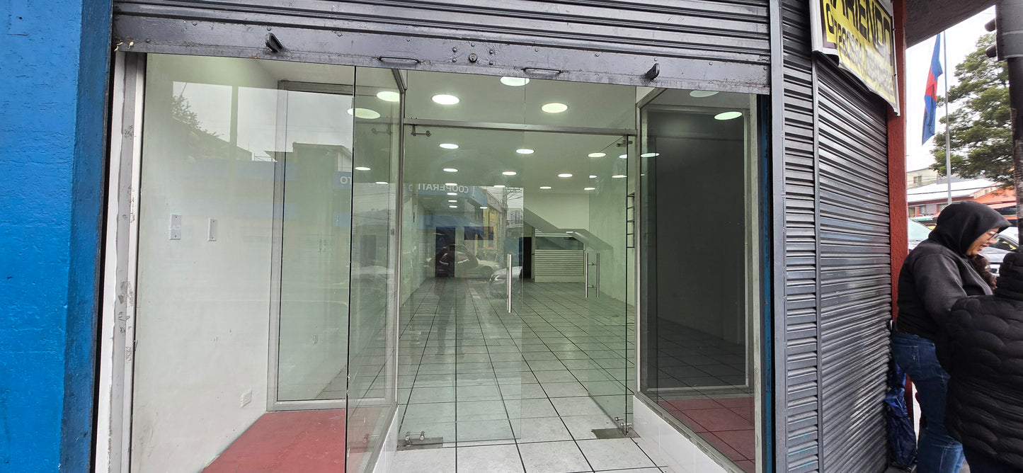 SE ARRIENDA LOCAL COMERCIAL SECTOR AV. MARISCAL SUCRE Y DE LOS CONQUISTADORES.