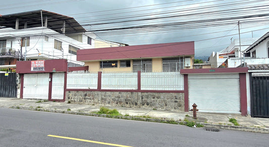 SE VENDE CASA SECTOR COTOCOLLAO CALLE GENERAL JOSE MARIA GUERRERO