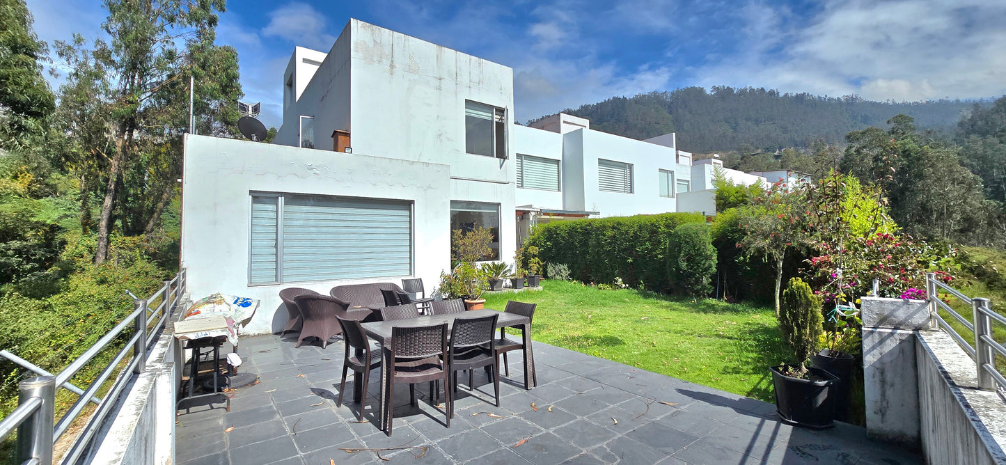 SE VENDE CASA SECTOR MIRAVALLE