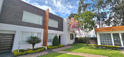 SE VENDE CASA SECTOR MIRAVALLE