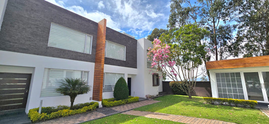 SE VENDE CASA SECTOR MIRAVALLE