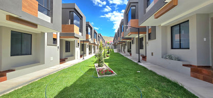 SE VENDE CASA EN SAN ANTONIO DE PICHINCHA-MITAD DEL MUNDO.