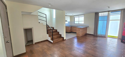 SE VENDE CASA EN SAN ANTONIO DE PICHINCHA-MITAD DEL MUNDO.