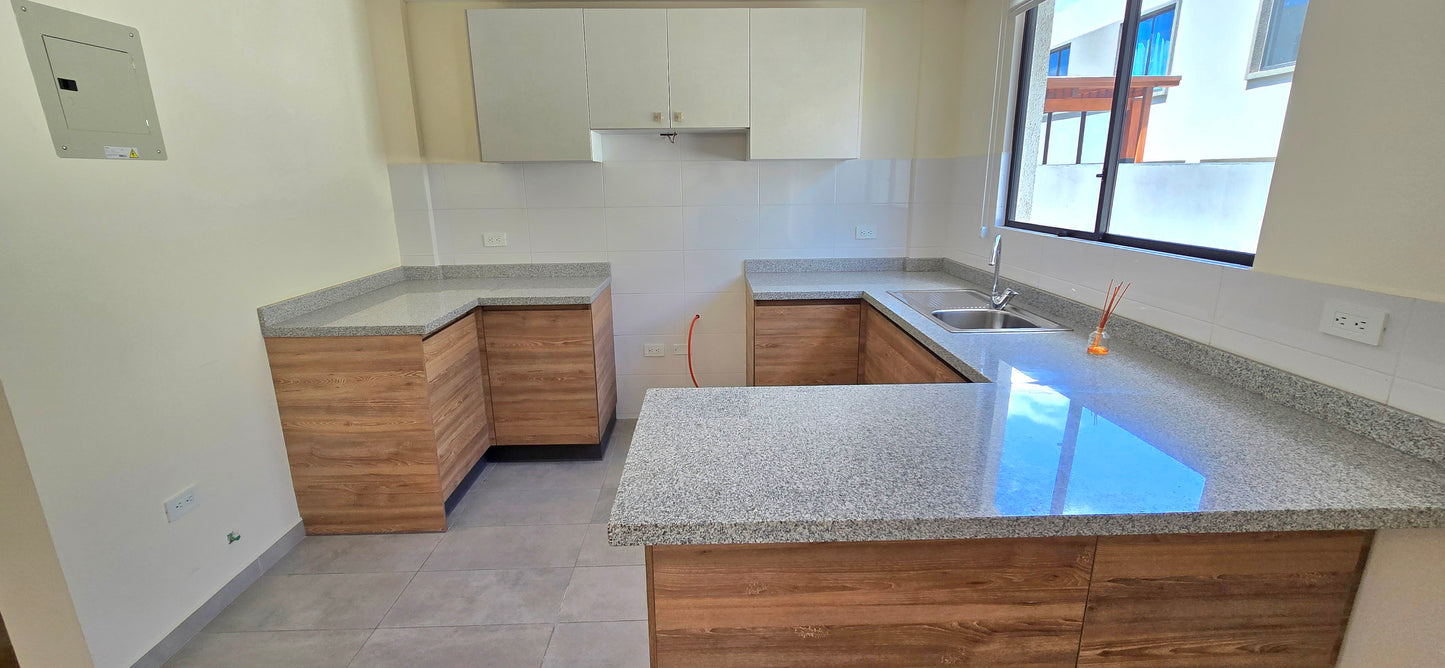 SE VENDE CASA EN SAN ANTONIO DE PICHINCHA-MITAD DEL MUNDO.