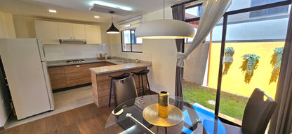 SE VENDE CASA EN SAN ANTONIO DE PICHINCHA-MITAD DEL MUNDO.