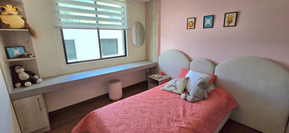 SE VENDE CASA EN SAN ANTONIO DE PICHINCHA-MITAD DEL MUNDO.