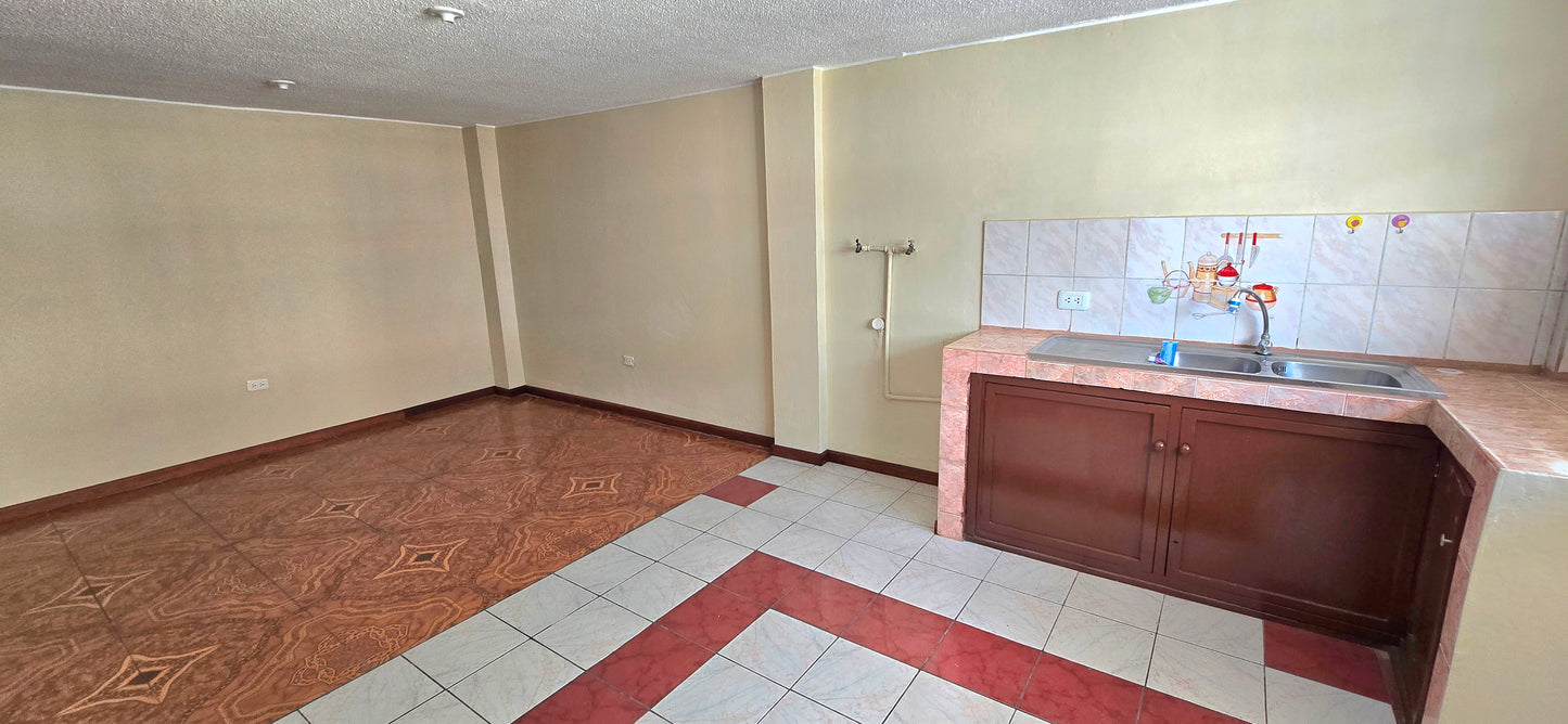 SE VENDE CASA EN CALDERÓN