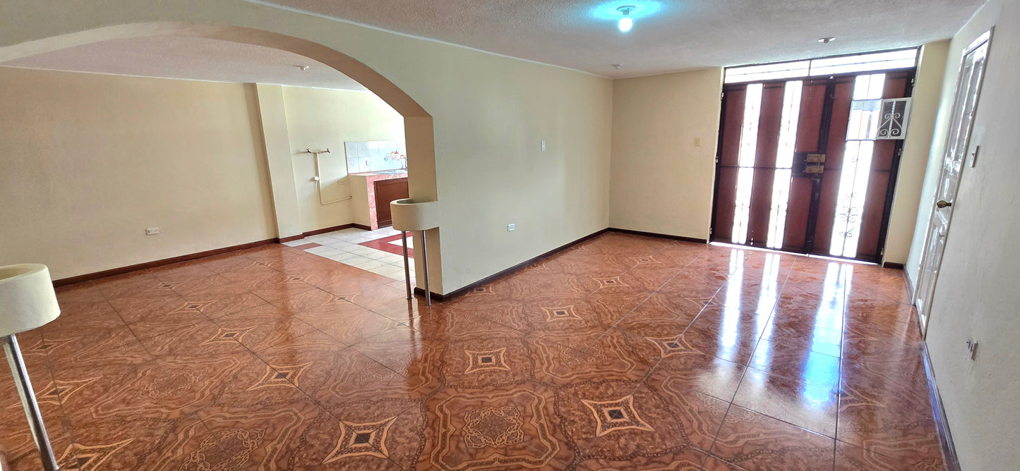 SE VENDE CASA EN CALDERÓN