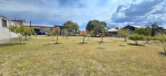 SE VENDE TERRENO CON GALPONES EN YARUQUI