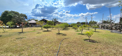 SE VENDE TERRENO CON GALPONES EN YARUQUI