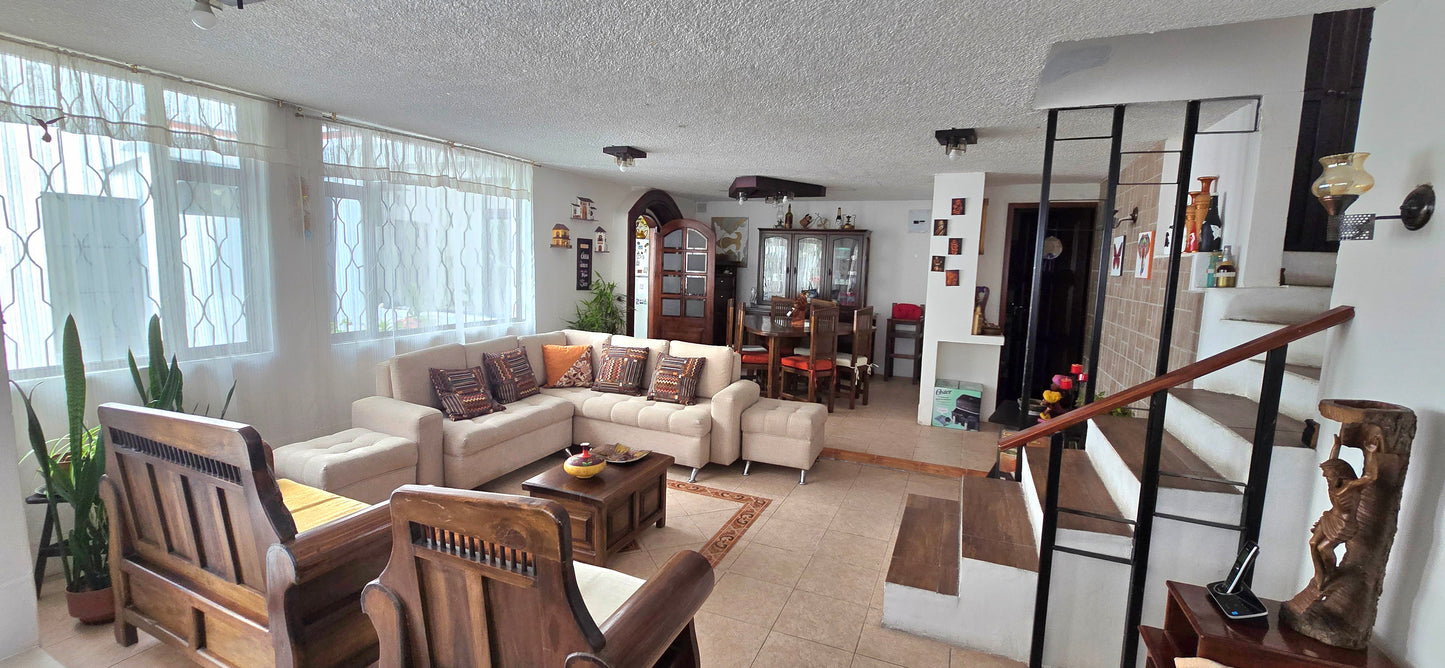 SE VENDE CASA INDEPENDIENTE SECTOR PONCEANO - CERCA DEL SUPERMAXI