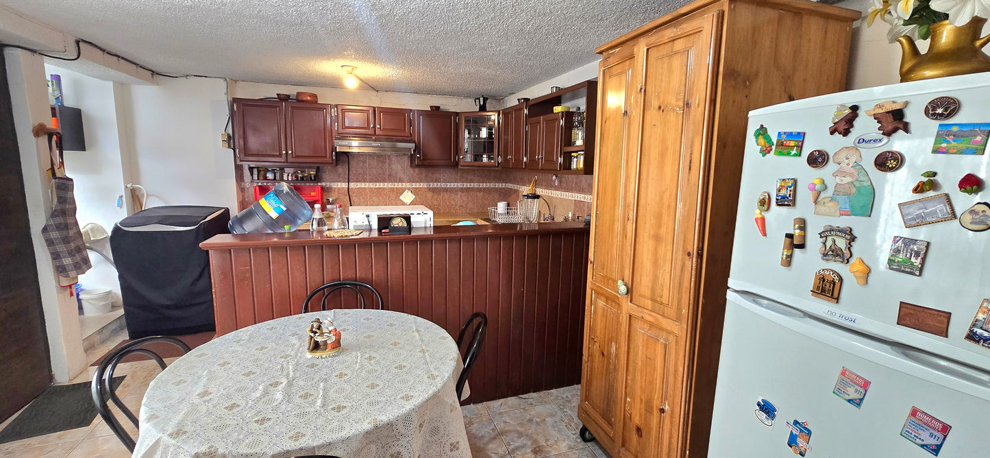 SE VENDE CASA INDEPENDIENTE SECTOR PONCEANO - CERCA DEL SUPERMAXI