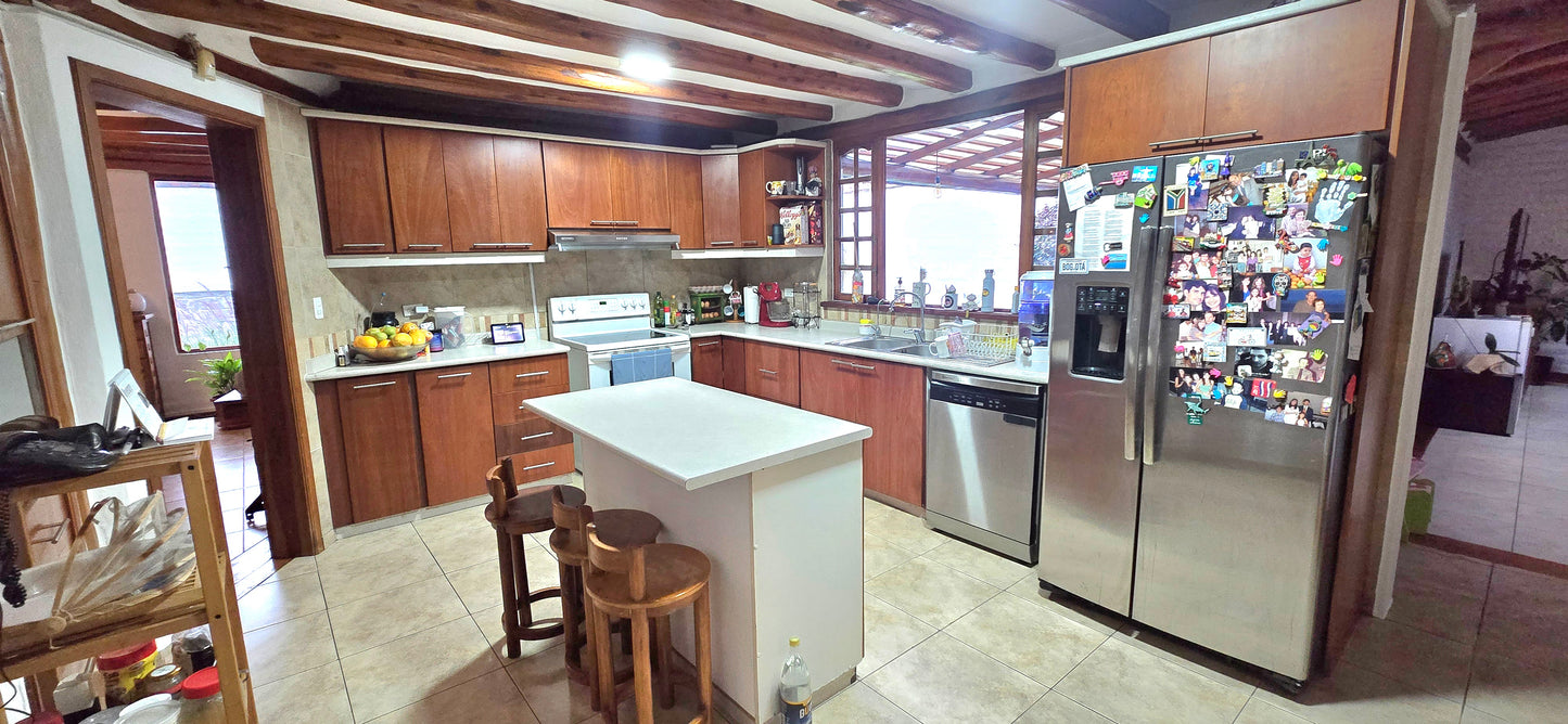 SE VENDE CASA SECTOR TUMBACO - LA MORITA.