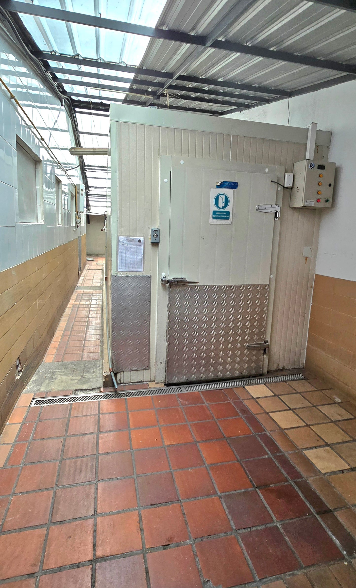 SE ARRIENDA CASA COMERCIAL SECTOR LA MARISCAL