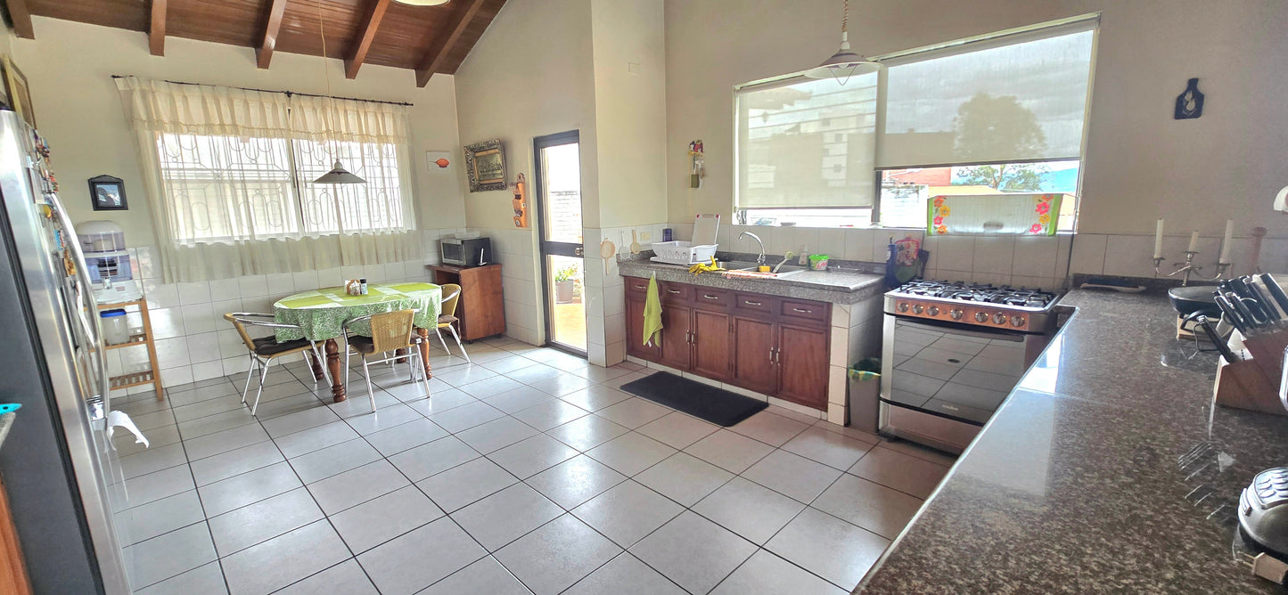 SE VENDE CASA SECTOR MIRAVALLE 2
