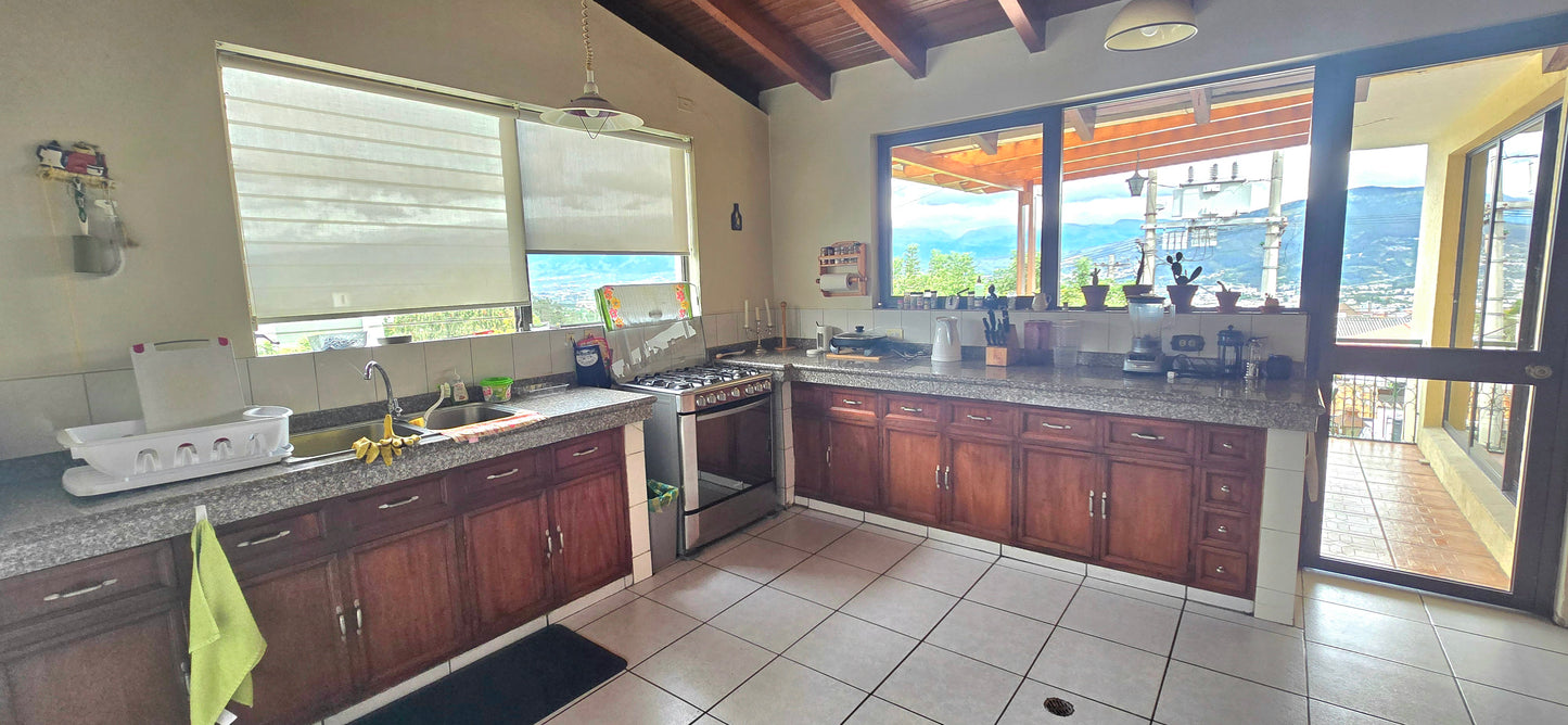 SE VENDE CASA SECTOR MIRAVALLE 2