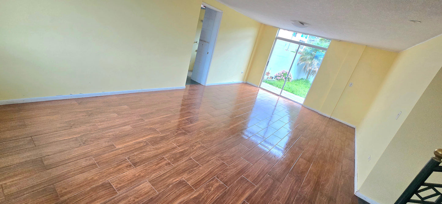 SE ARRIENDA CASA EN CUMBAYA