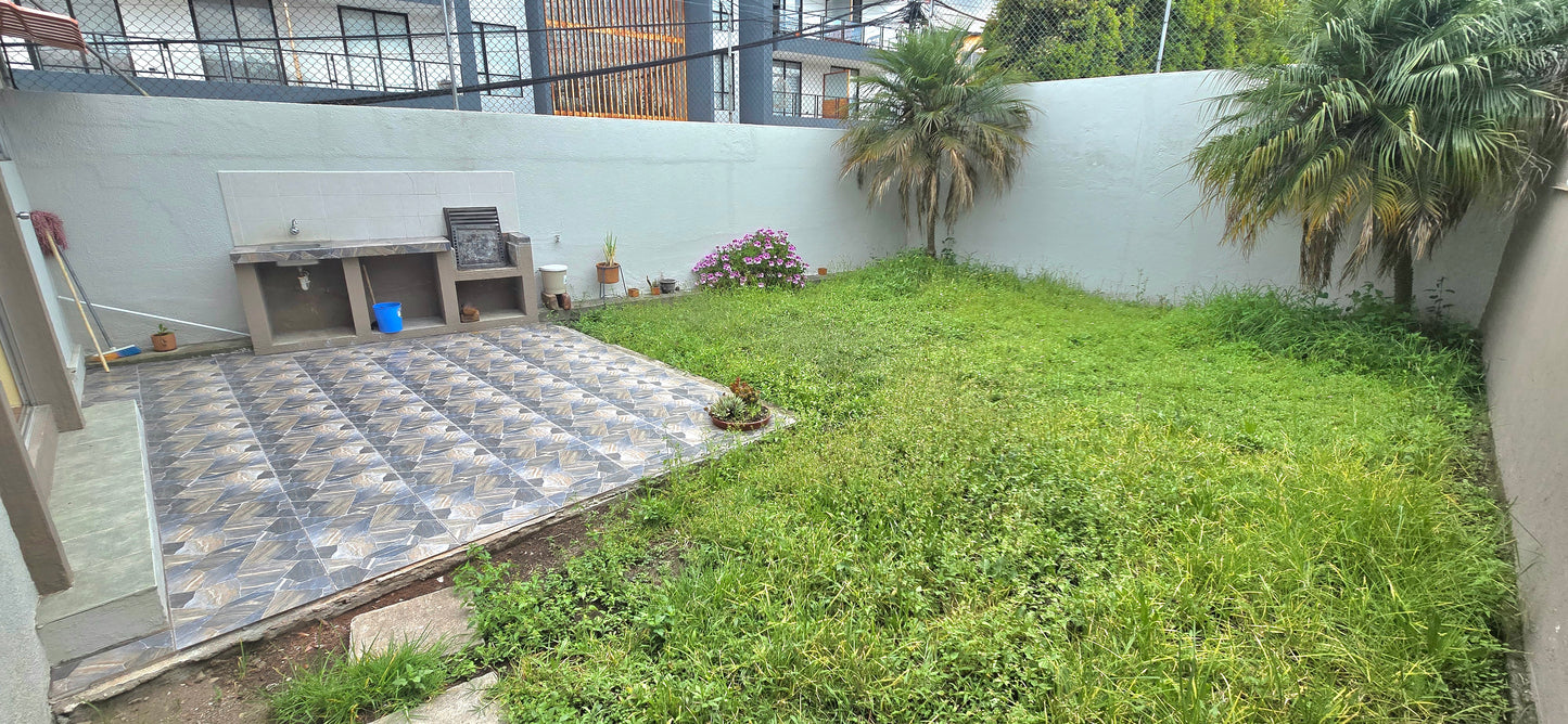 SE ARRIENDA CASA EN CUMBAYA