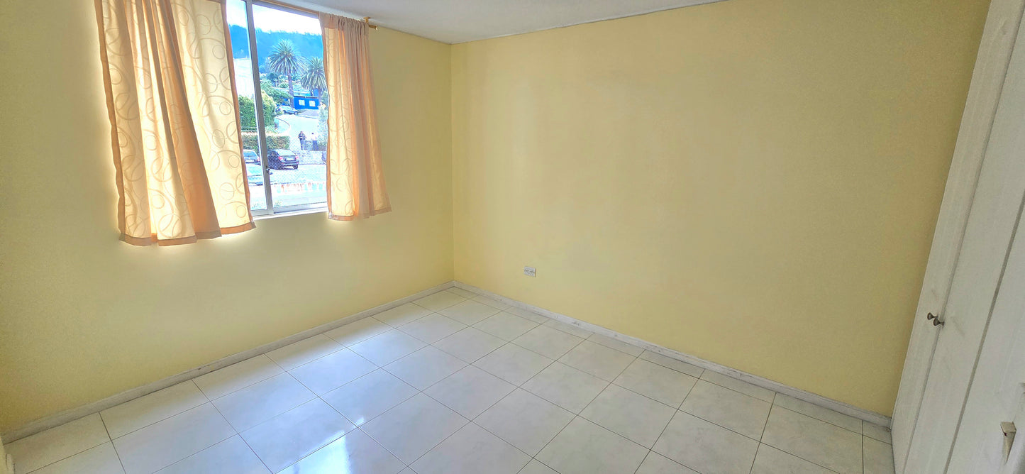 SE ARRIENDA CASA EN CUMBAYA