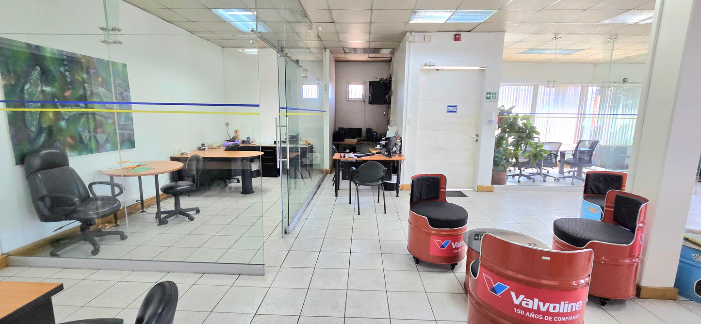 SE VENDE BODEGAS CON OFICINAS SECTOR EL CONDADO.