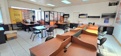 SE VENDE BODEGAS CON OFICINAS SECTOR EL CONDADO.