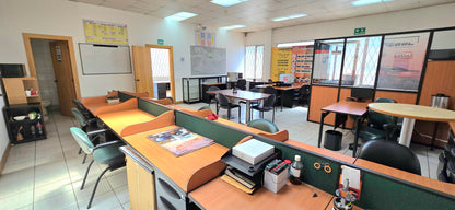SE VENDE BODEGAS CON OFICINAS SECTOR EL CONDADO.