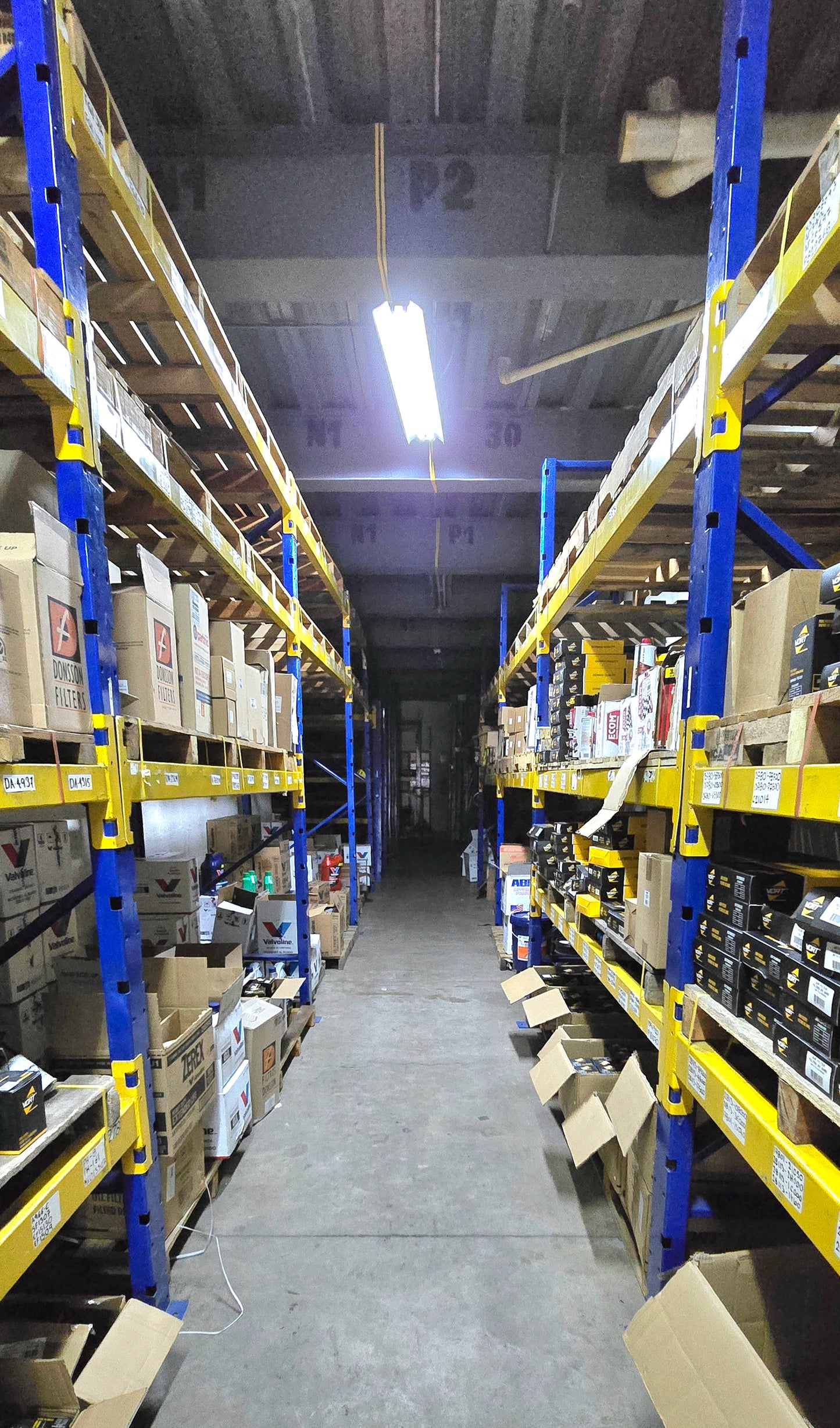 SE VENDE BODEGAS CON OFICINAS SECTOR EL CONDADO.