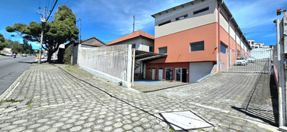 SE VENDE BODEGAS CON OFICINAS SECTOR EL CONDADO.