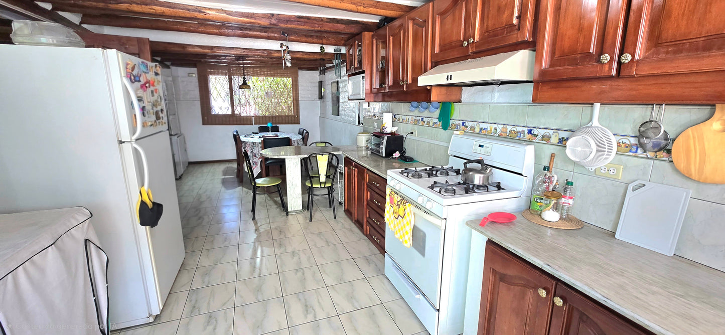 SE VENDE CASA EN CALDERÓN