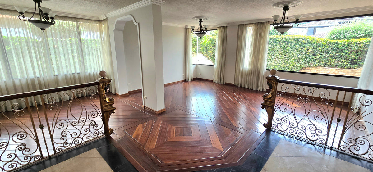 SE VENDE O SE ARRIENDA CASA DENTRO DE URBANIZACIÓN SECTOR MONTESERRIN
