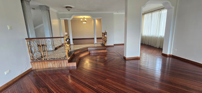 SE VENDE O SE ARRIENDA CASA DENTRO DE URBANIZACIÓN SECTOR MONTESERRIN