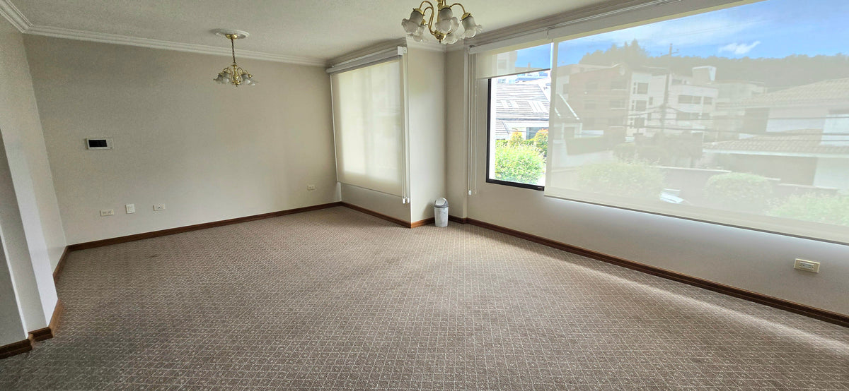 SE VENDE O SE ARRIENDA CASA DENTRO DE URBANIZACIÓN SECTOR MONTESERRIN