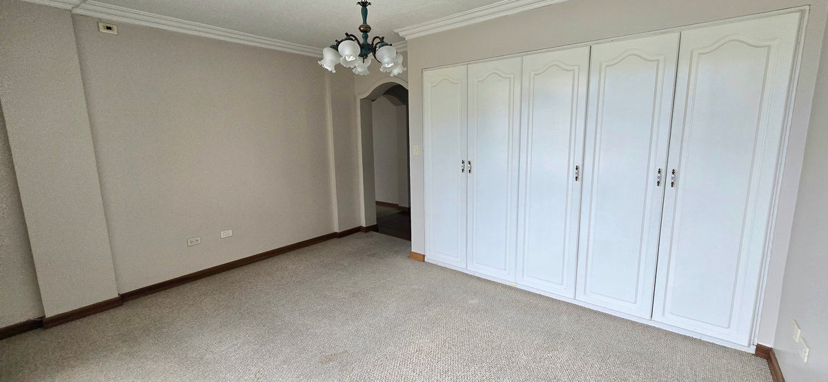 SE VENDE O SE ARRIENDA CASA DENTRO DE URBANIZACIÓN SECTOR MONTESERRIN