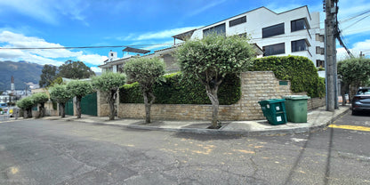 SE VENDE O SE ARRIENDA CASA DENTRO DE URBANIZACIÓN SECTOR MONTESERRIN