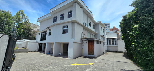SE VENDE O SE ARRIENDA CASA COMERCIAL SECTOR CALLE SAN IGNACIO Y AV. LA CORUÑA