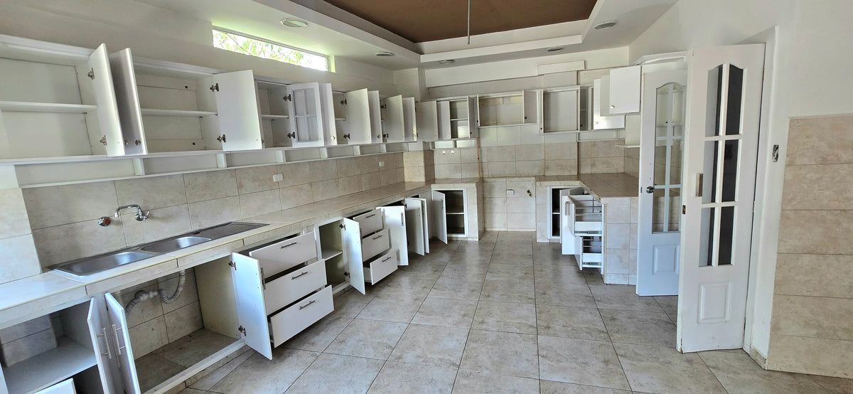 SE VENDE O SE ARRIENDA CASA COMERCIAL SECTOR CALLE SAN IGNACIO Y AV. LA CORUÑA